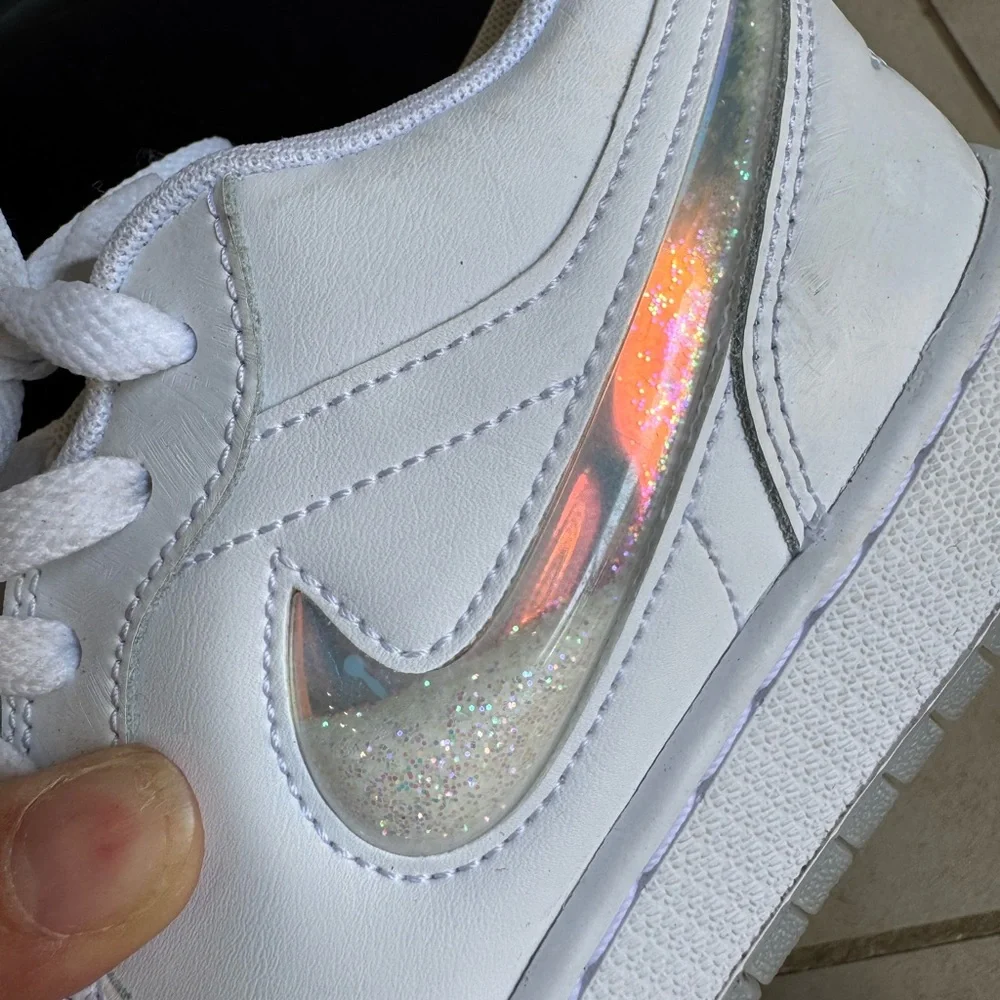Nike Air Jordan 1 Low Glitter Swoosh Shine FQ9112-100 GS‎ Size 4